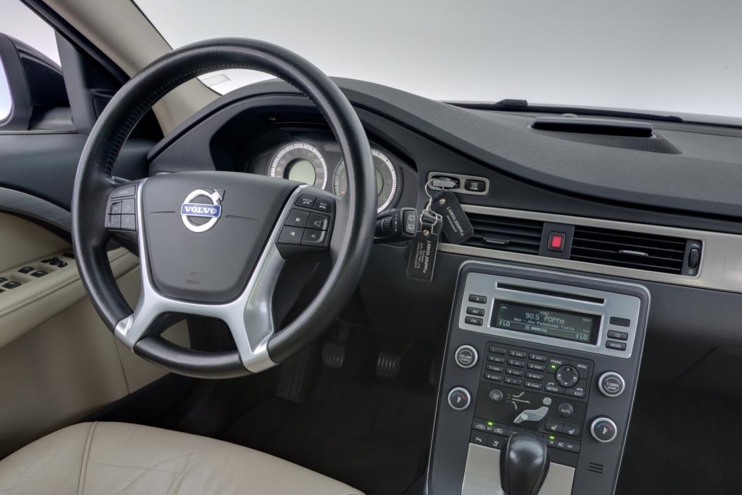 VOLVO V70 2011