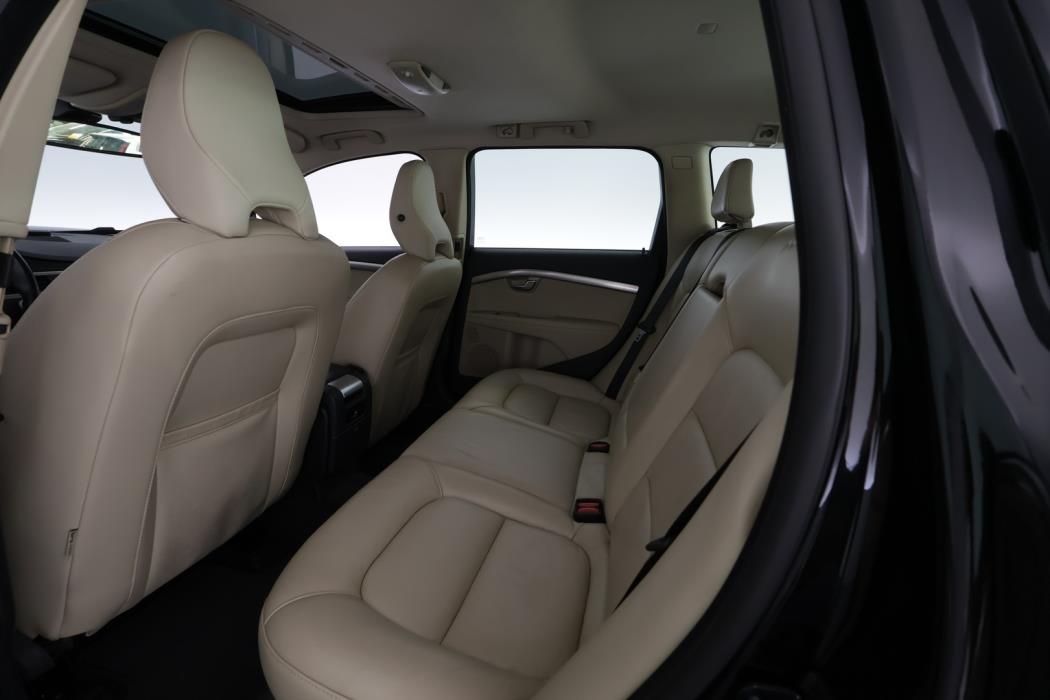 VOLVO V70 2011