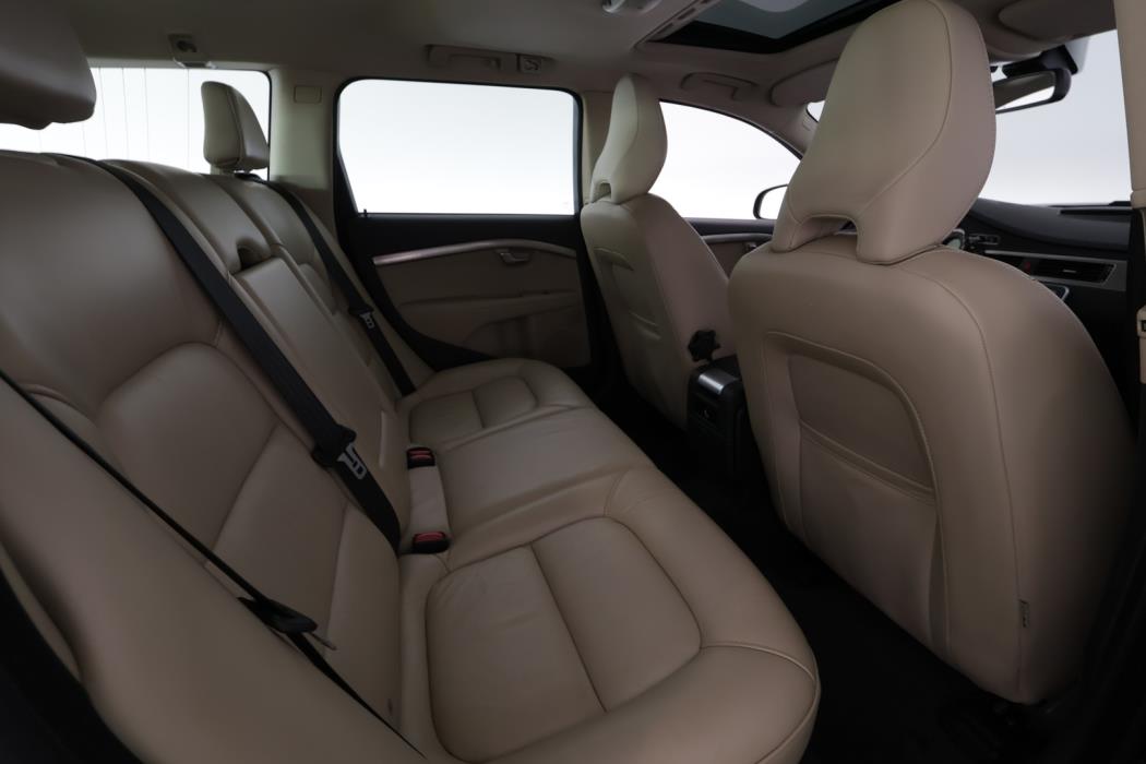 VOLVO V70 2011