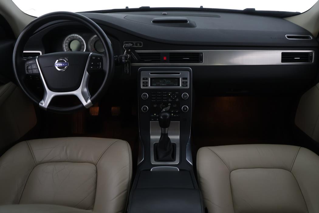 VOLVO V70 2011