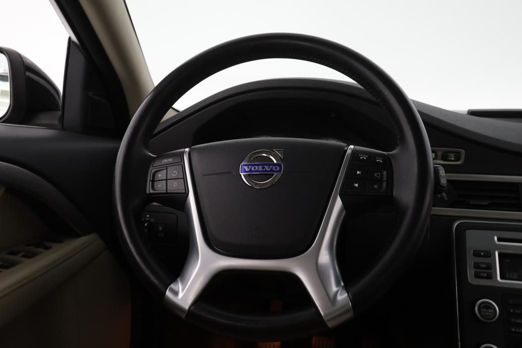 VOLVO V70 2011
