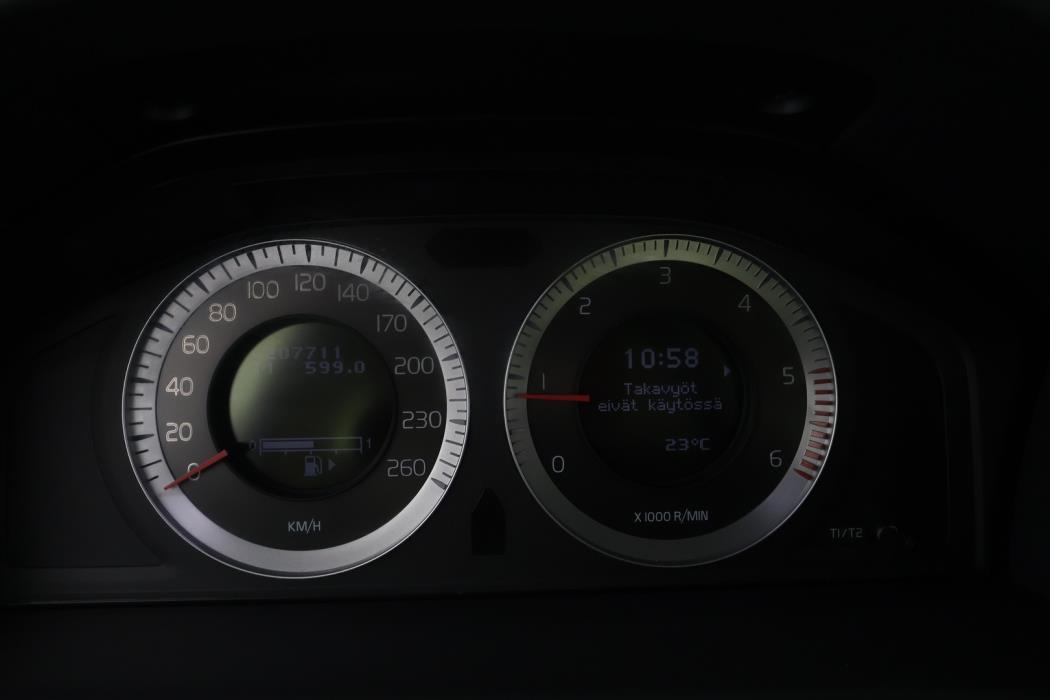 VOLVO V70 2011