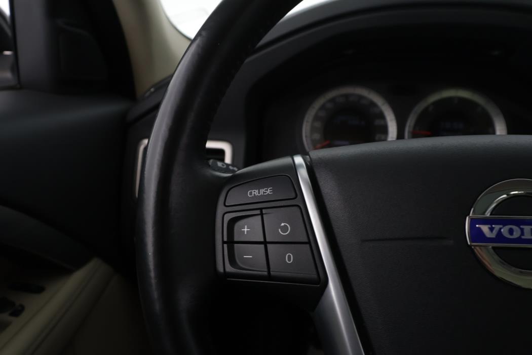VOLVO V70 2011