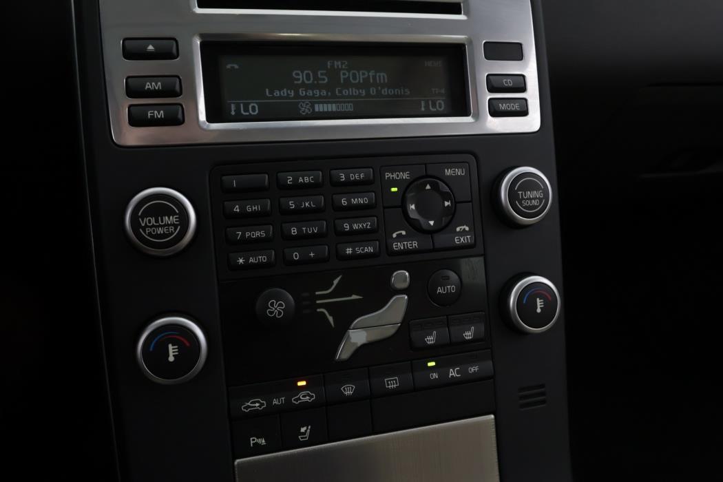 VOLVO V70 2011