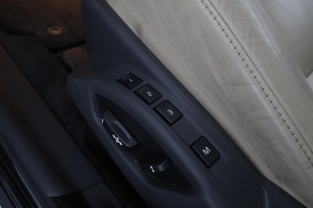 VOLVO V70 2011