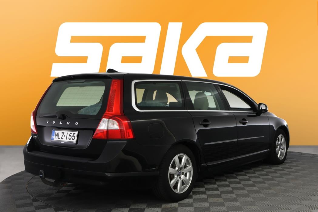 VOLVO V70 2011