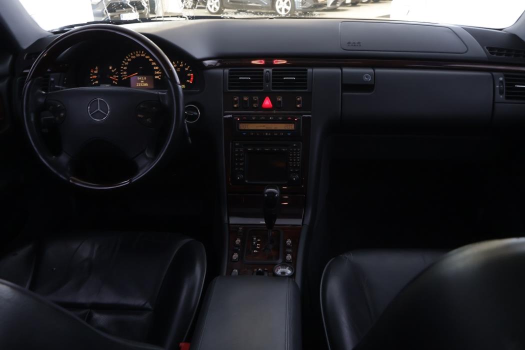 MERCEDES-BENZ E 2001
