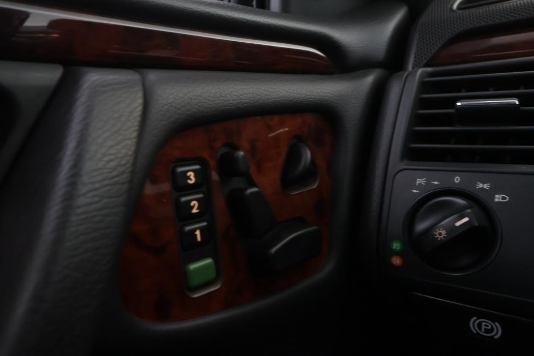 MERCEDES-BENZ E 2001