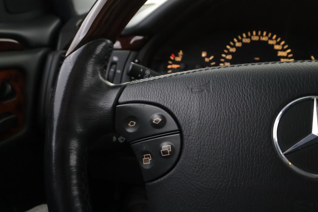 MERCEDES-BENZ E 2001