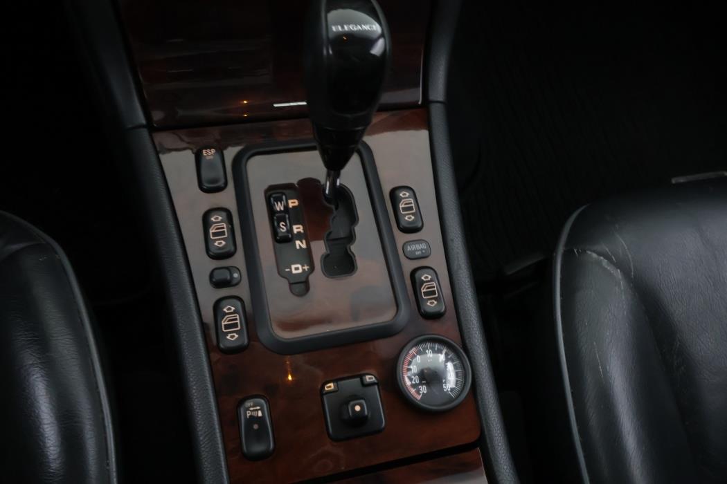 MERCEDES-BENZ E 2001