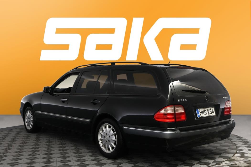 MERCEDES-BENZ E 2001
