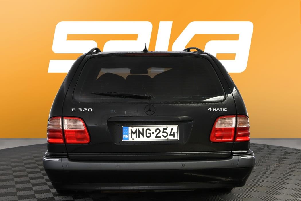 MERCEDES-BENZ E 2001