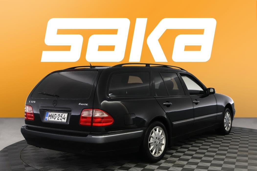 MERCEDES-BENZ E 2001
