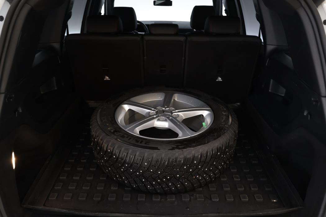 MERCEDES-BENZ GLB 2023