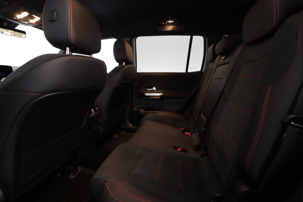 MERCEDES-BENZ GLB 2023