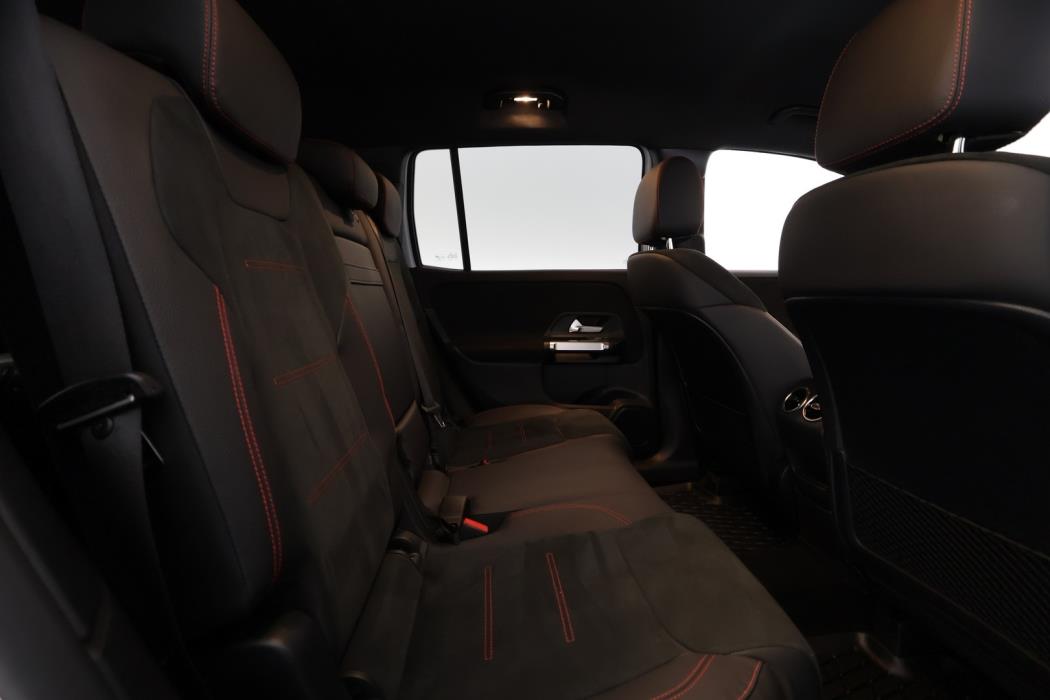 MERCEDES-BENZ GLB 2023