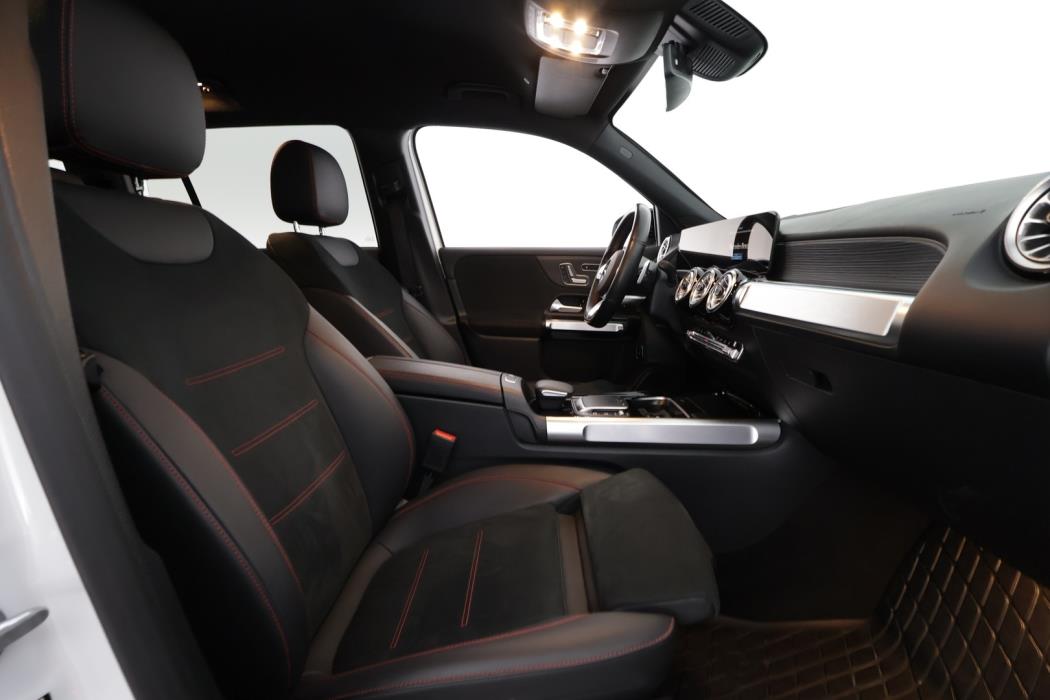 MERCEDES-BENZ GLB 2023