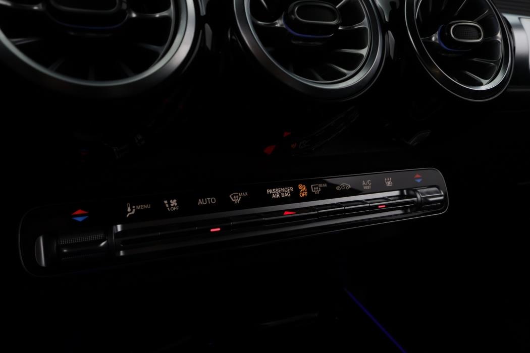 MERCEDES-BENZ GLB 2023