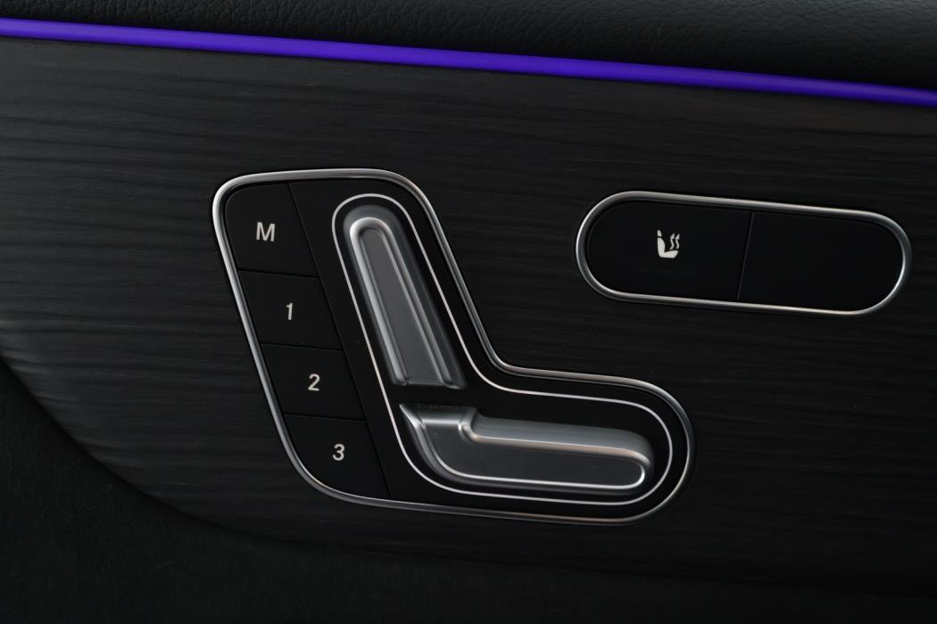 MERCEDES-BENZ GLB 2023