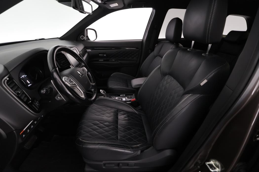 MITSUBISHI Outlander PHEV 2020