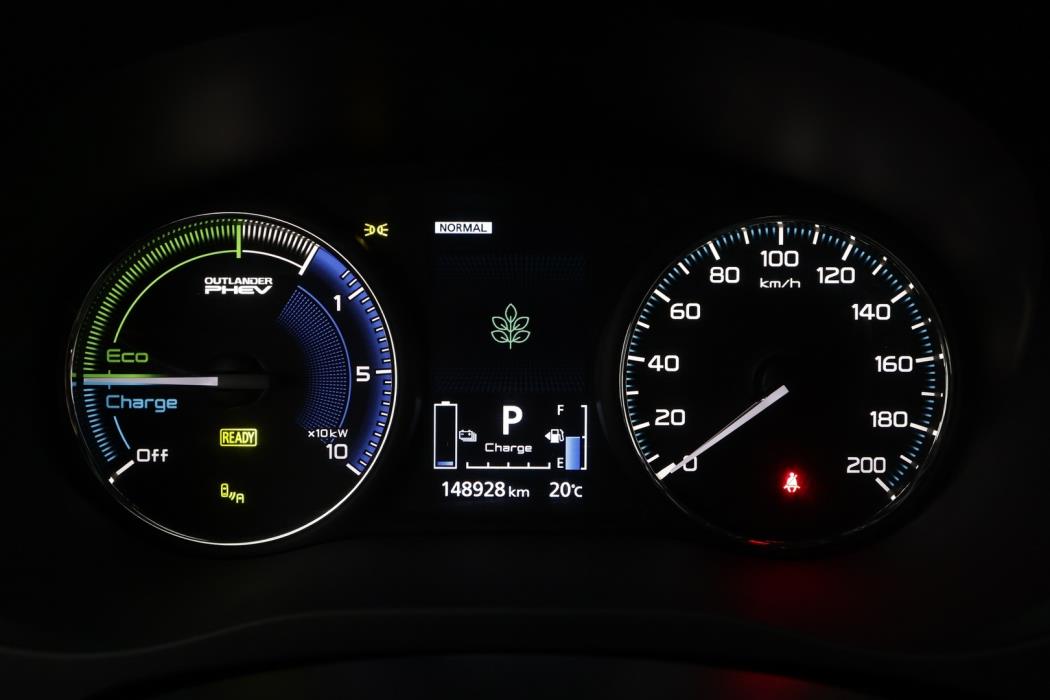 MITSUBISHI Outlander PHEV 2020