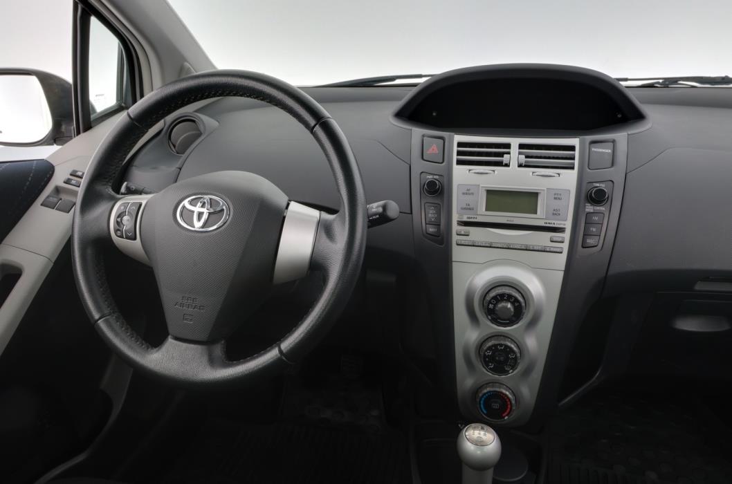 TOYOTA Yaris 2009