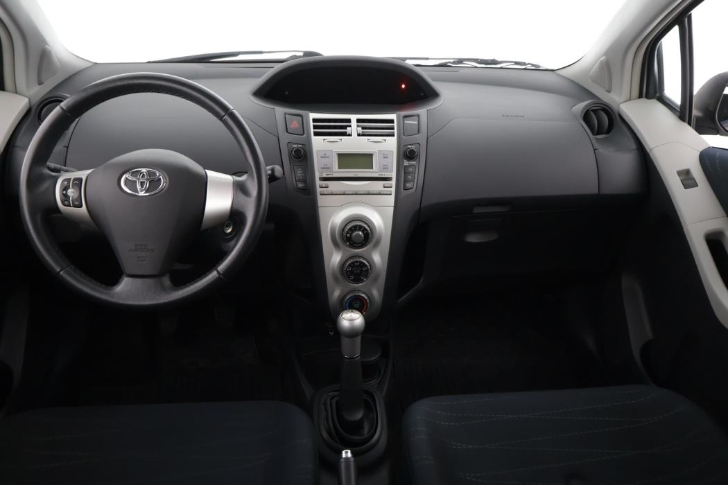 TOYOTA Yaris 2009