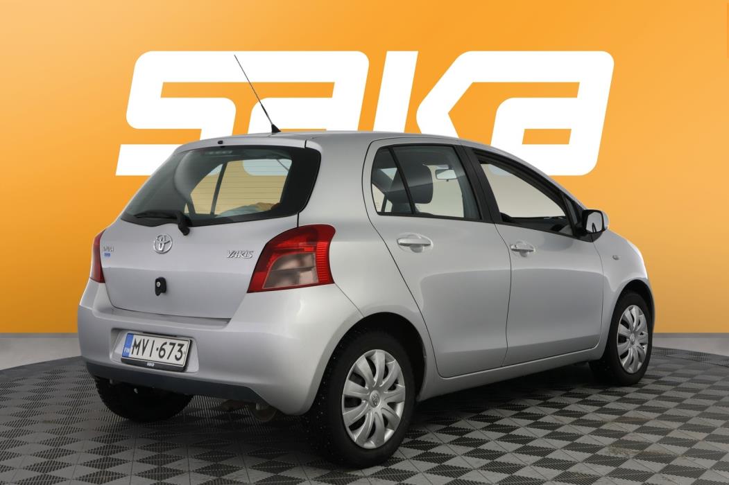 TOYOTA Yaris 2009