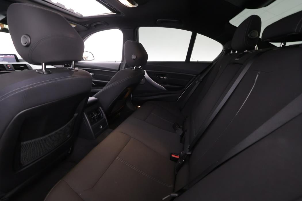 BMW 330 2012