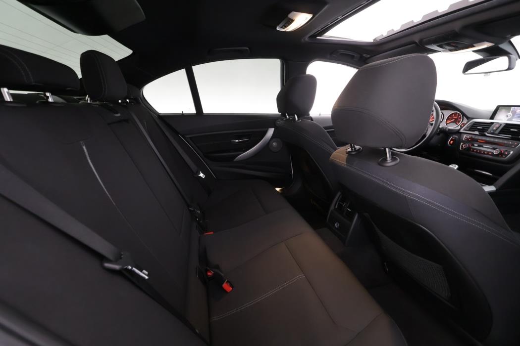 BMW 330 2012