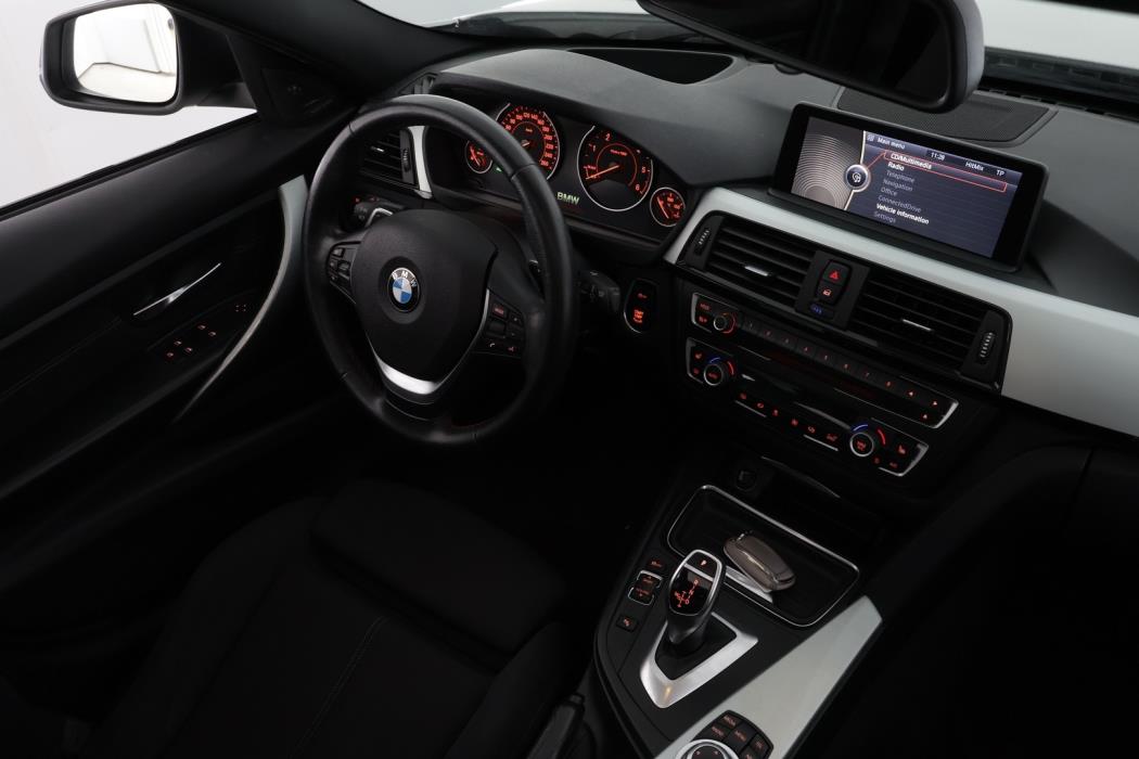 BMW 330 2012