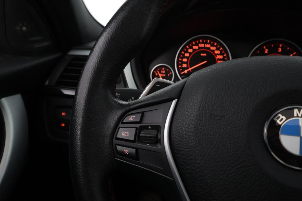 BMW 330 2012