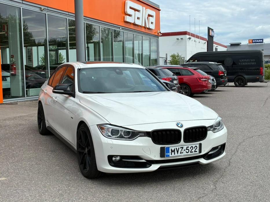 BMW 330 2012