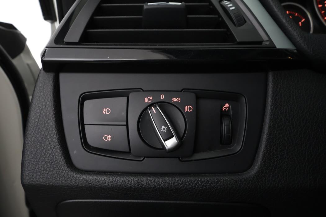 BMW 330 2012