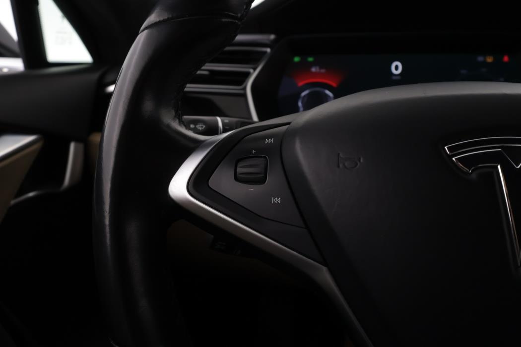 TESLA Model S 2016