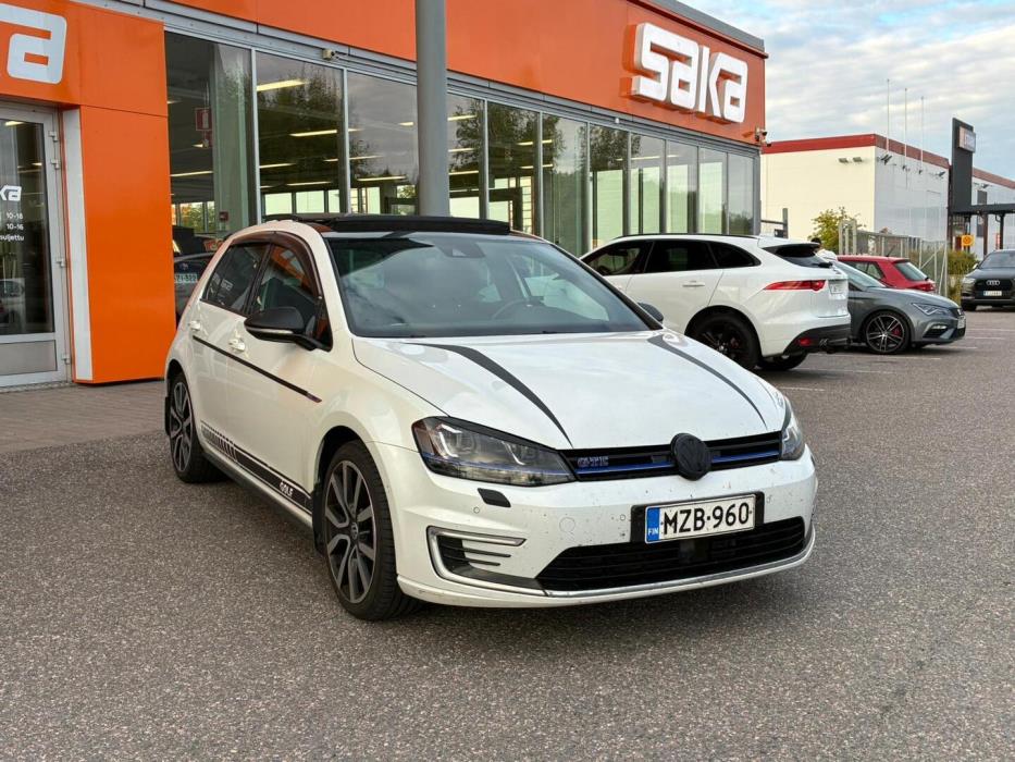 VOLKSWAGEN Golf 2015