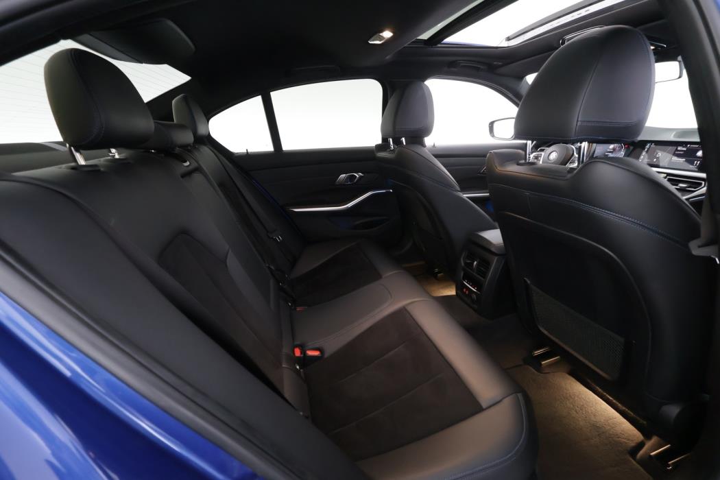 BMW 330 2019