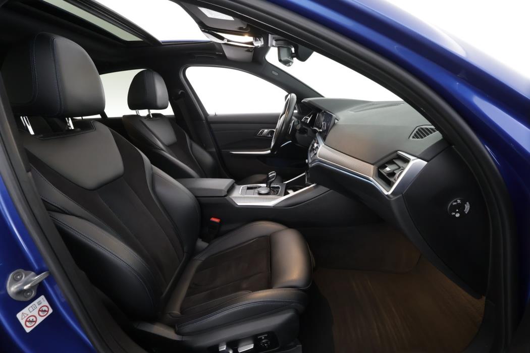 BMW 330 2019