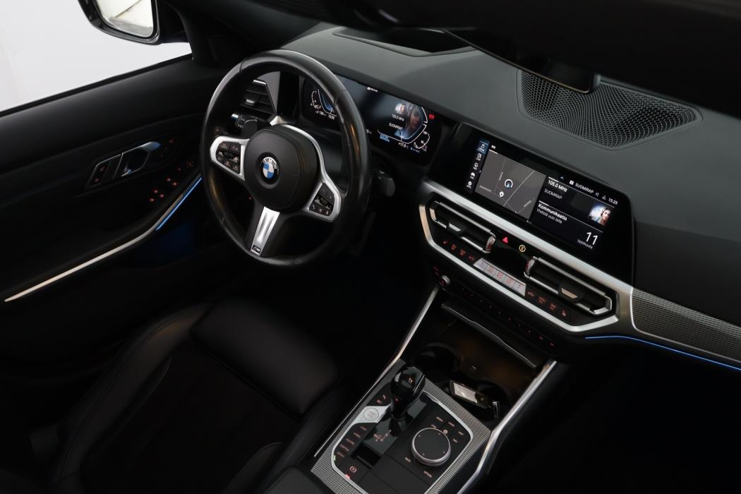 BMW 330 2019