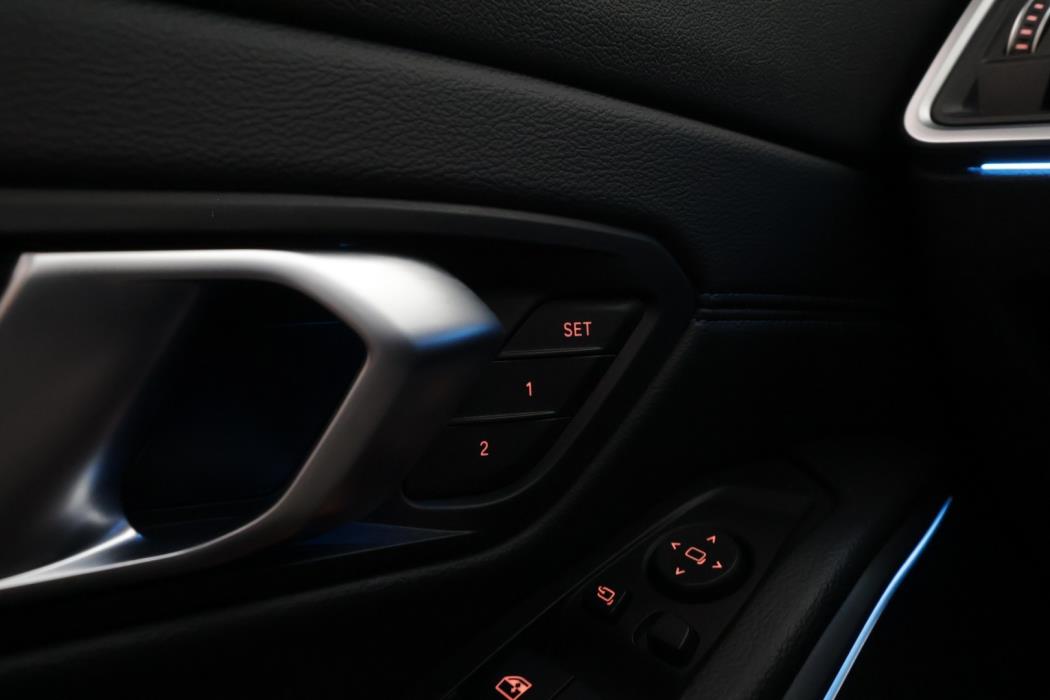 BMW 330 2019