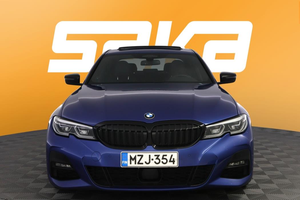 BMW 330 2019