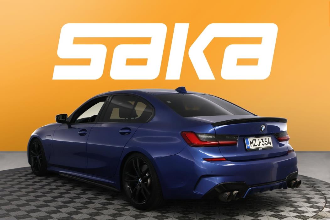 BMW 330 2019