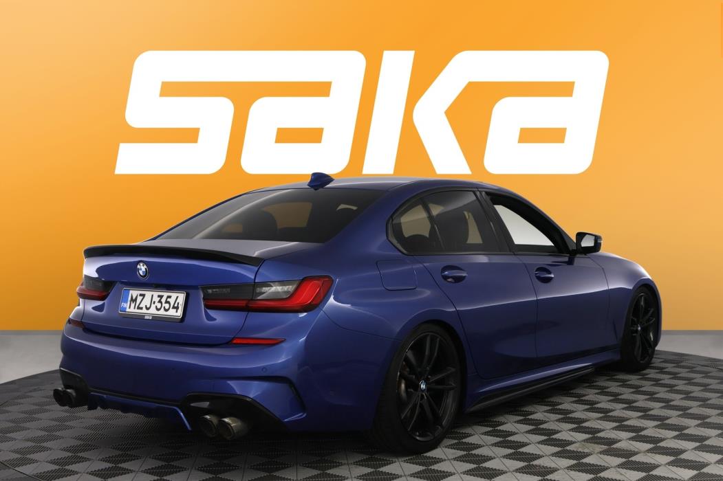 BMW 330 2019