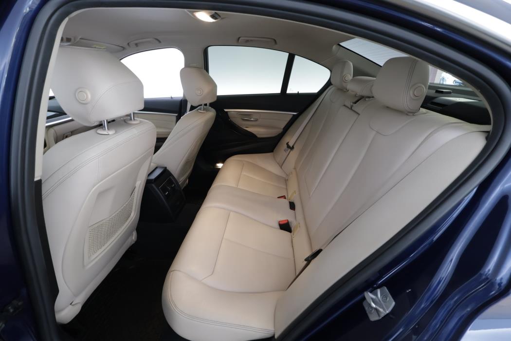 BMW 330 2018