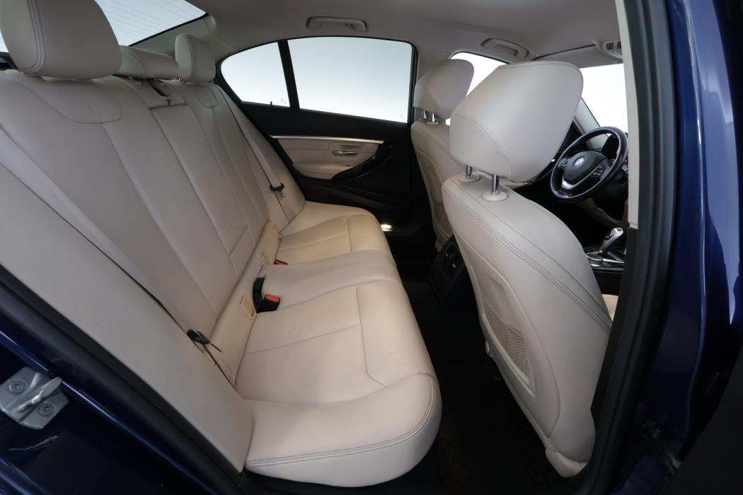 BMW 330 2018