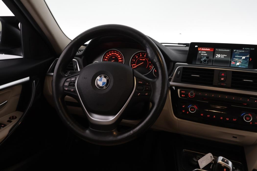 BMW 330 2018