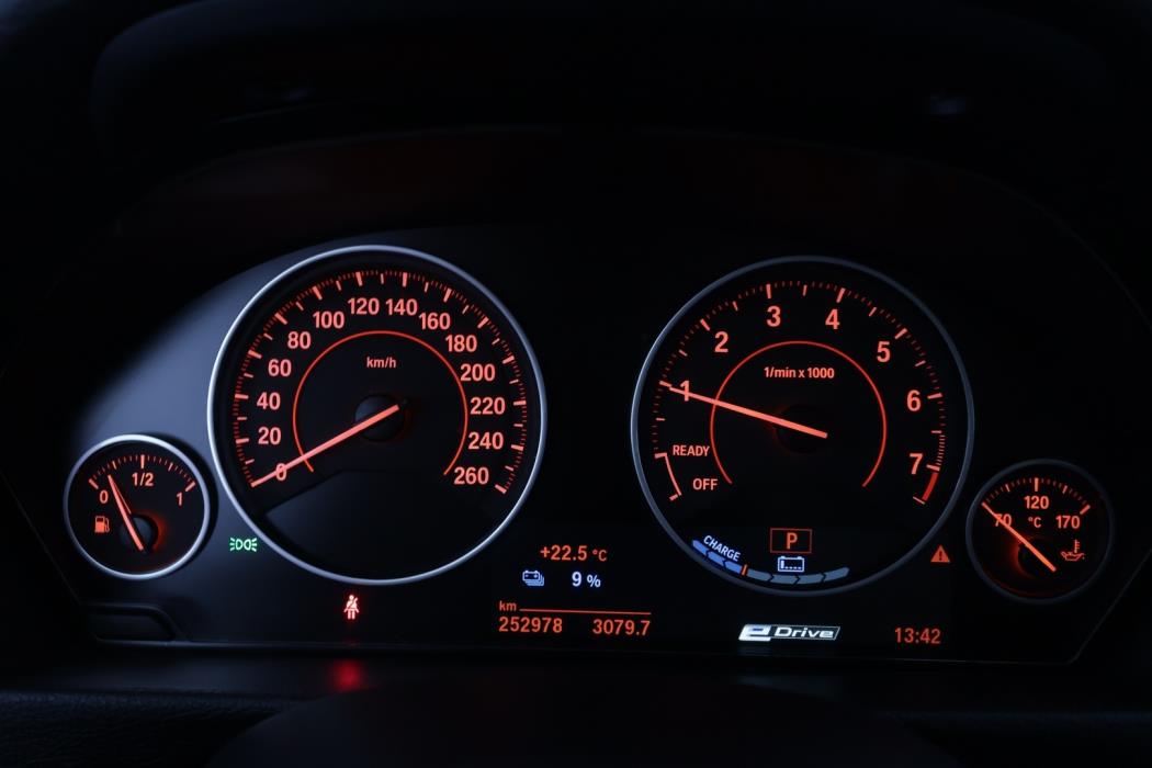 BMW 330 2018