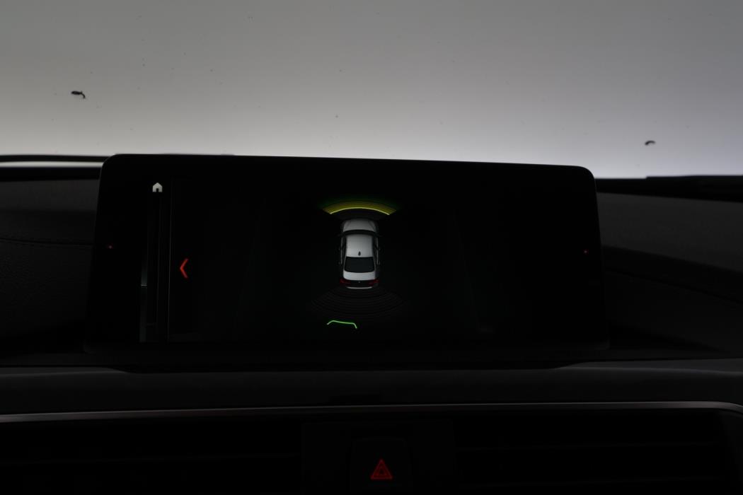 BMW 330 2018