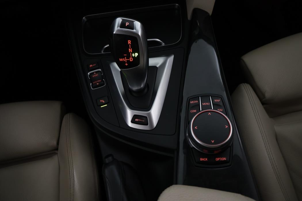 BMW 330 2018