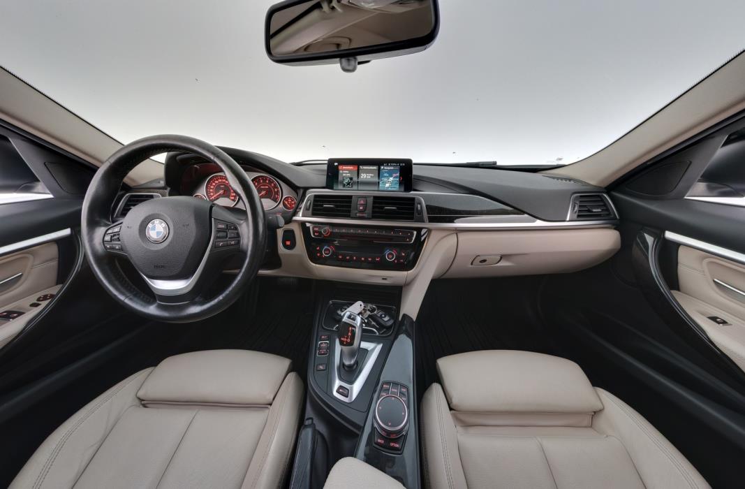 BMW 330 2018